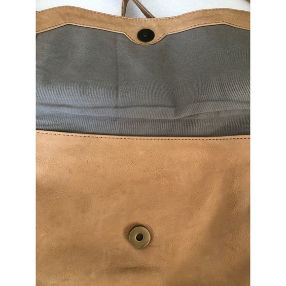 Anthropologie Day & Mood
Tan soft Leather Crossbody Bag Messenger multi-pocket - Picture 10 of 16